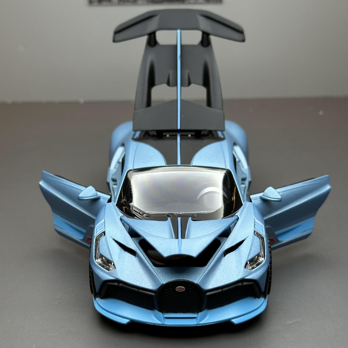 合金車模1:32 Bugatti divo聲光回力玩具跑車音樂模型擺件