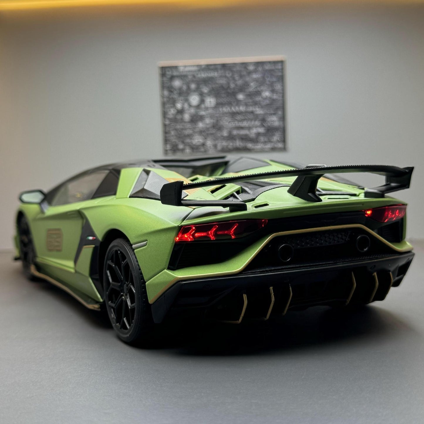 合金車模1比18 Rambo SVJ63跑車帶聲光滑行玩具車音樂模型擺件代發
