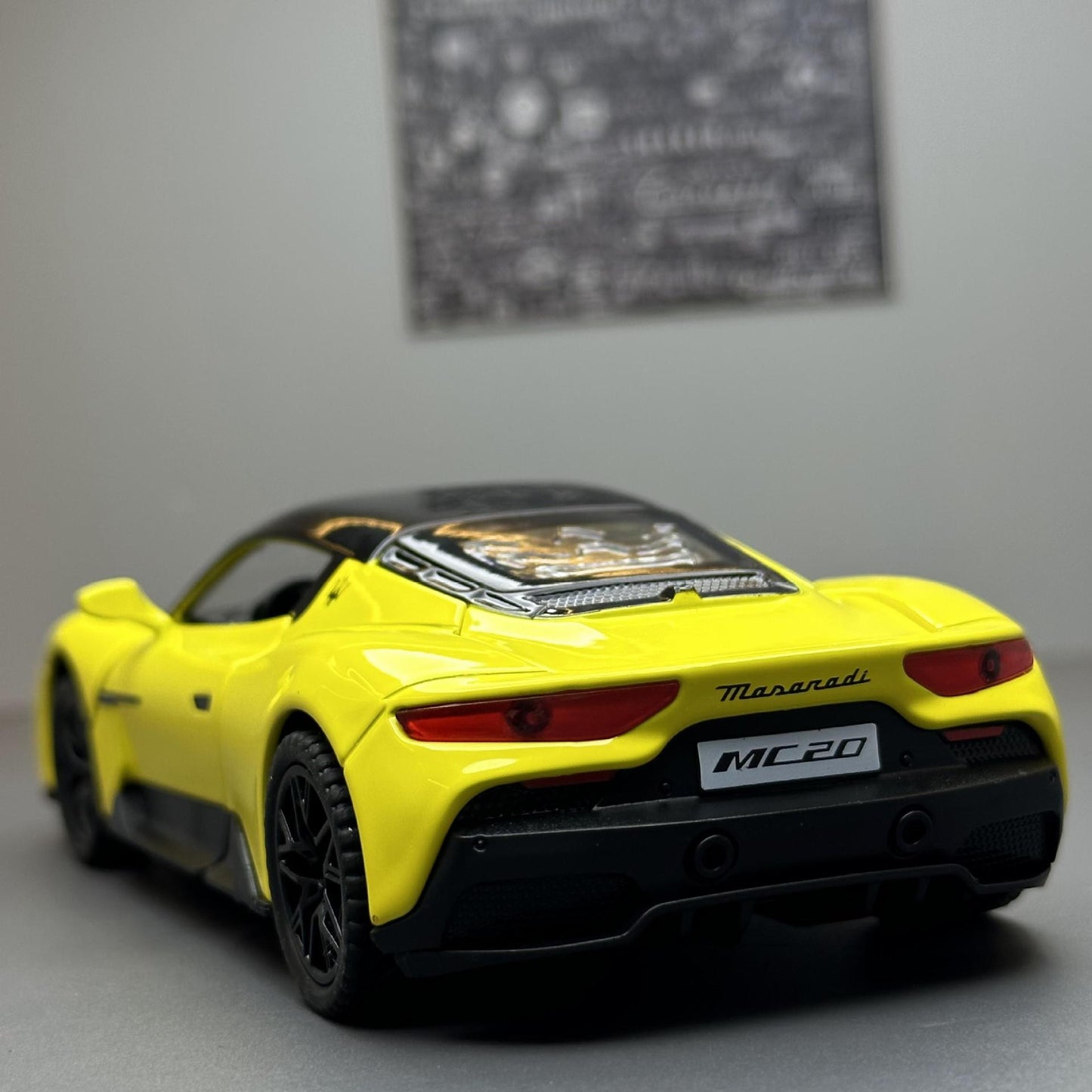 金車模1:32 Maserati MC20跑車回力帶聲光玩具電池車音樂模型擺件