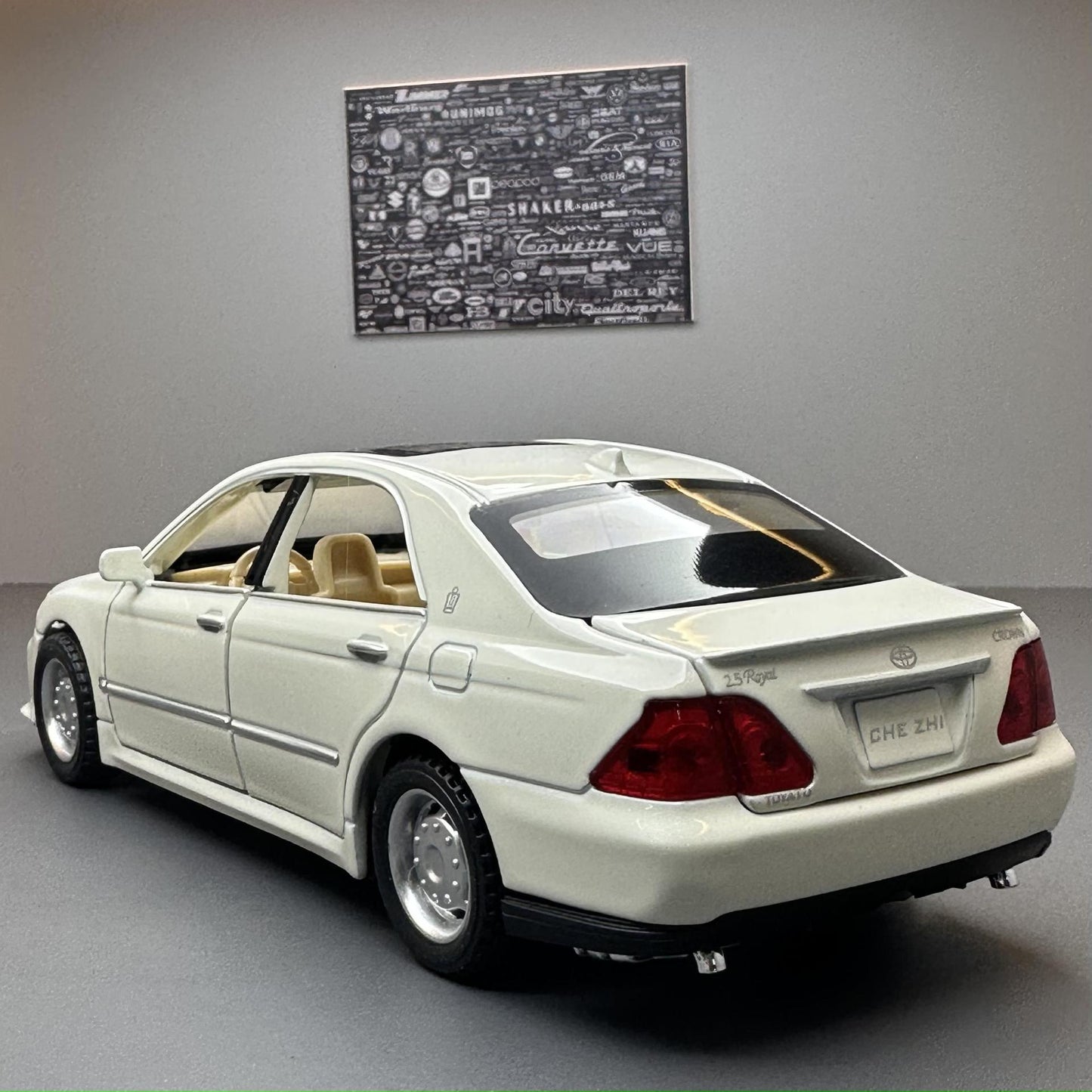 金車模1:32 Toyota 十二代皇冠帶聲光回力玩具汽車音樂模型擺件