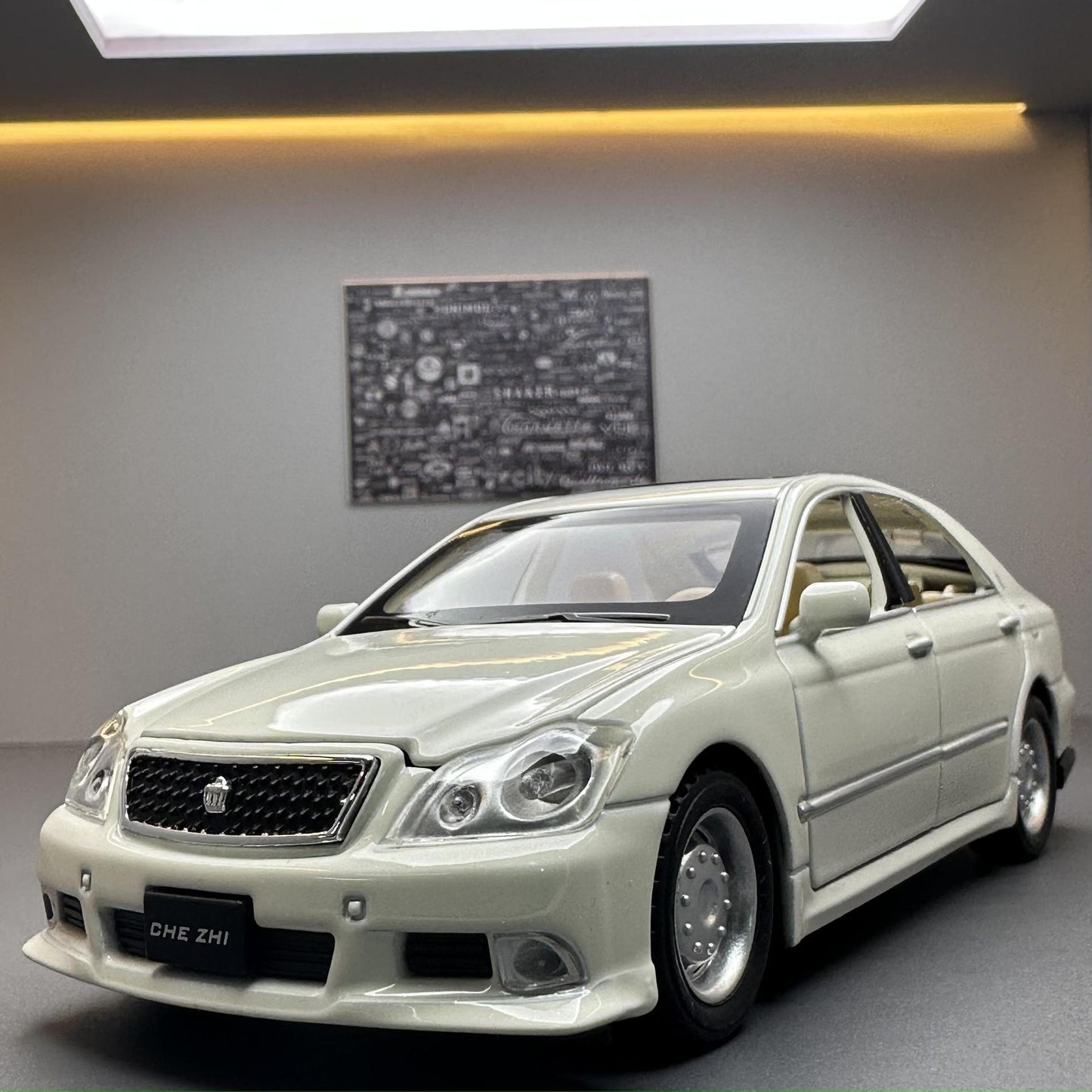 金車模1:32 Toyota 十二代皇冠帶聲光回力玩具汽車音樂模型擺件
