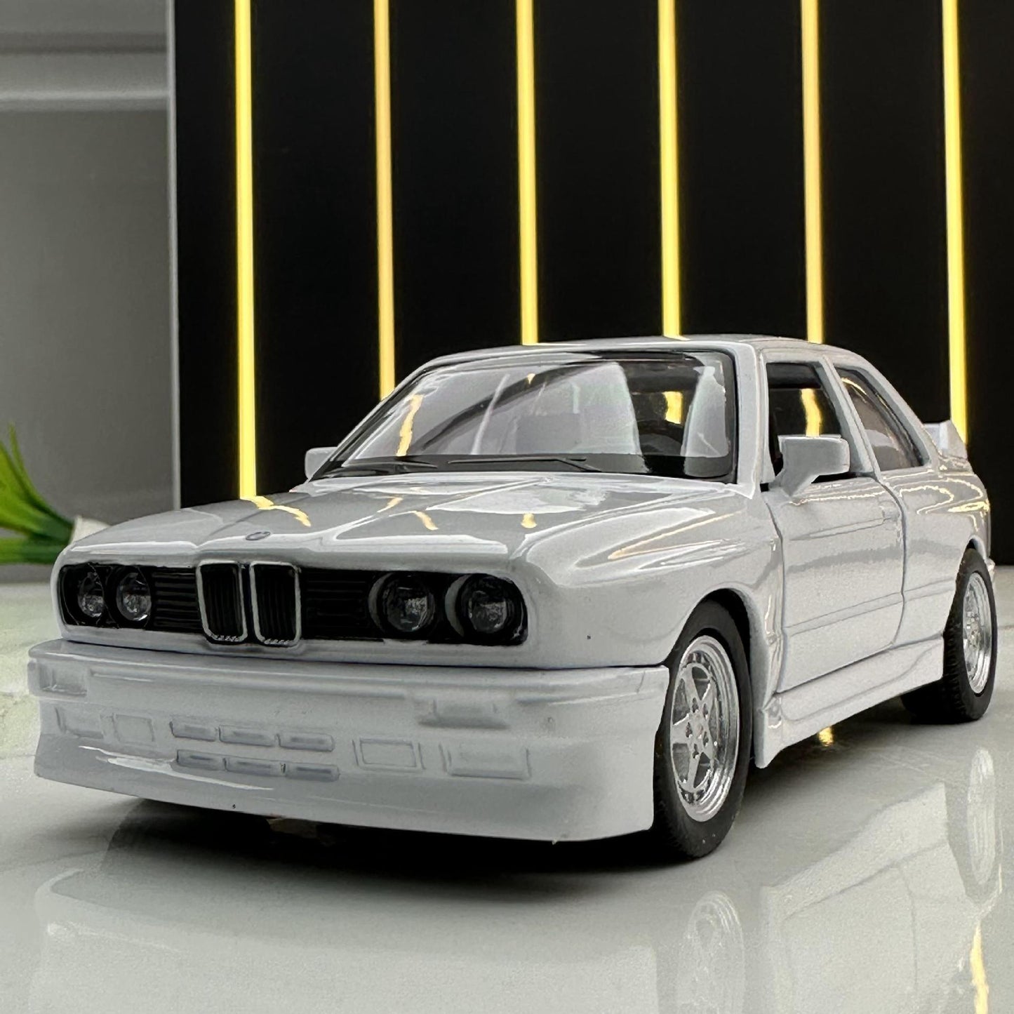 合金車模1:36 Bmw M31987復古跑車無聲光玩具車回力模型擺件