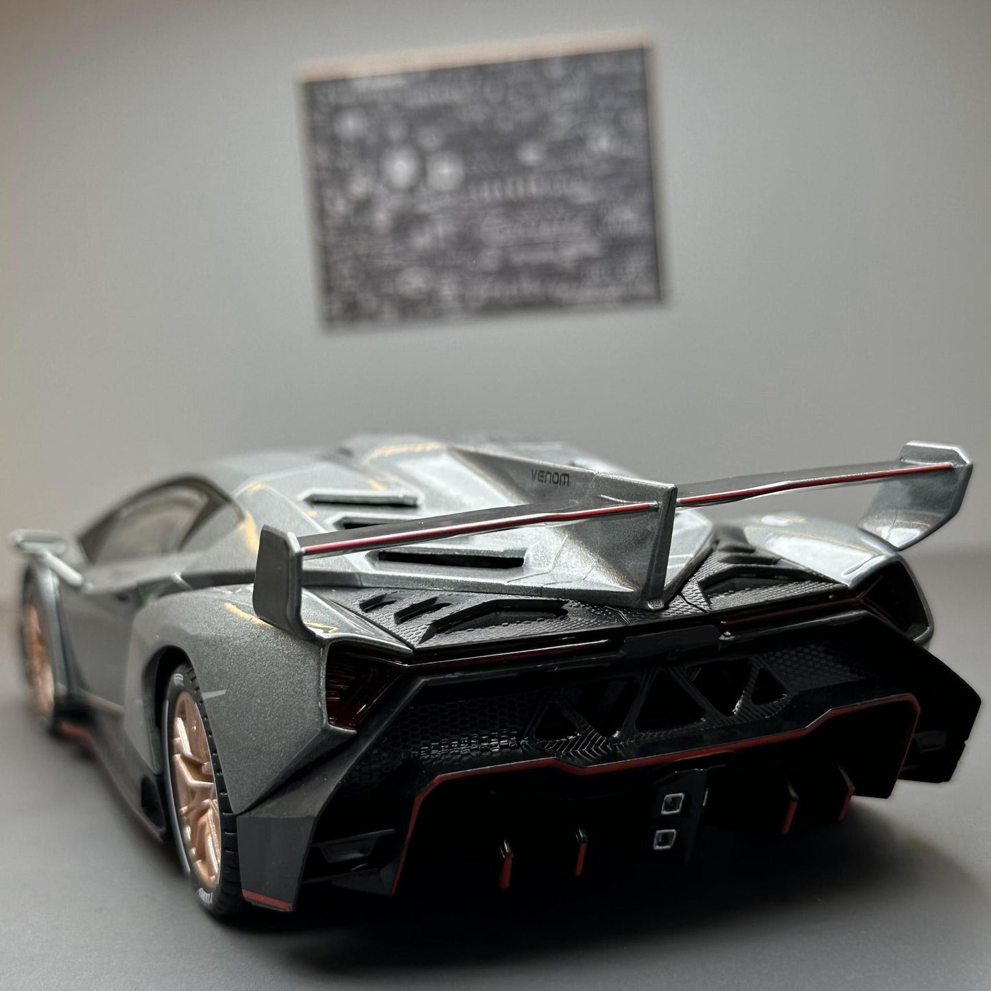 合金車模1:22 Rambo 毒藥跑車回力燈光男玩具電池車音樂模型擺件